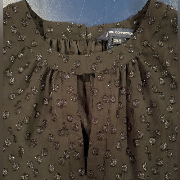 French Connection Black w/Blk Shimmery Polka Dot Sleeveless Open V Front Blouse - Picture 4 of 7